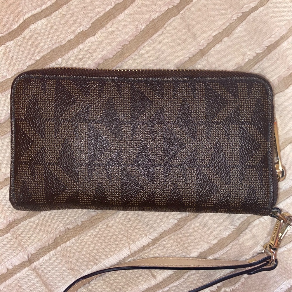 Michael Kors Wristlet Wallet